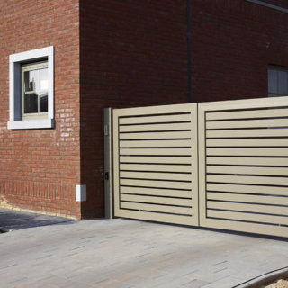 Vleugelpoort Krakau beige schuin